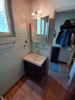 Badezimmer Schrank mit Spiegel