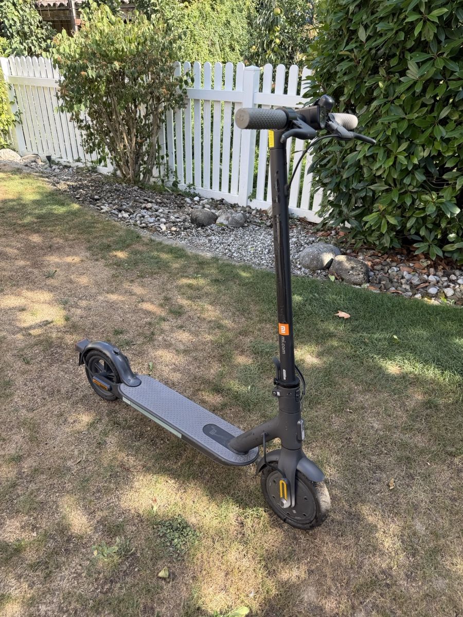 Xiaomi Kickboard: Xiaomi Elektroroller gebraucht - TOP Zustand – Usato da Utzenstorf venduto da ybwarrior