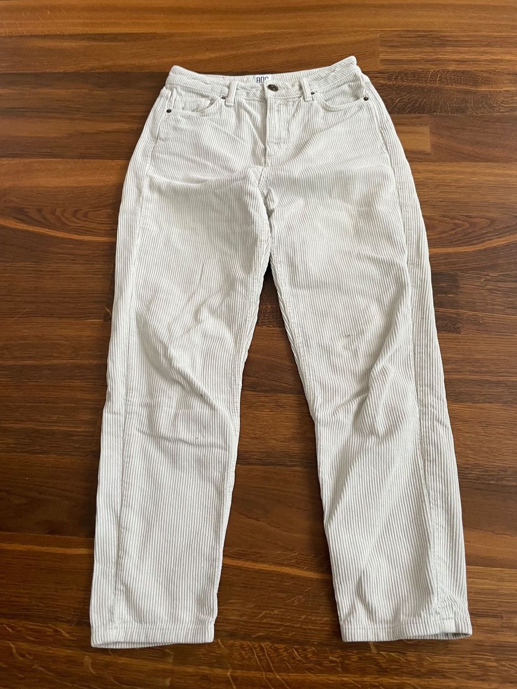 Urban Outfitters Pantaloni: BDG Cordhose W26 L30 Mom-Style – Usato da Liestal venduto da ela_2g9s