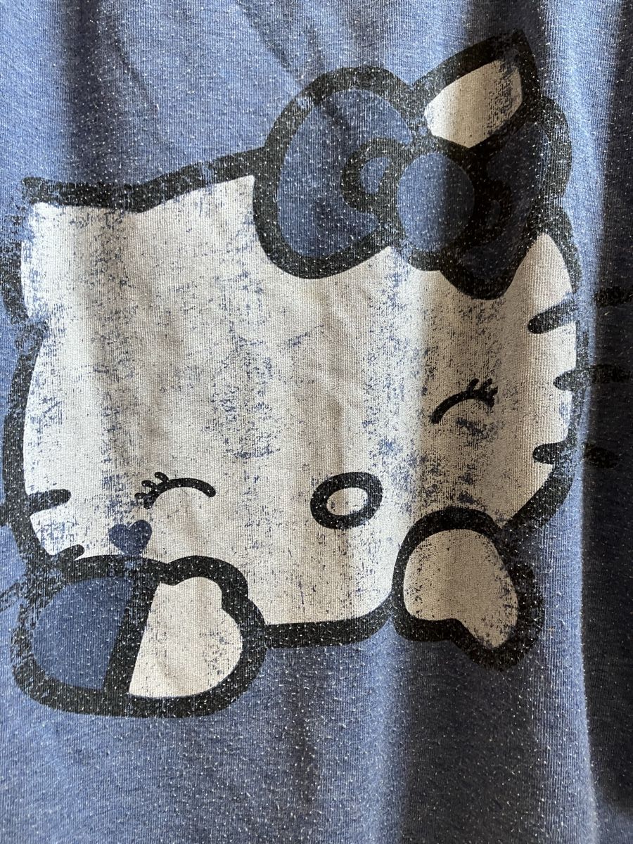 H&M Pulls & Sweat-shirts: Pull Hello Kitty H&M, Taille 38, manches 3/4, bleuté – D'occasion à St-Aubin-Sauges par Sonia-Ka 2