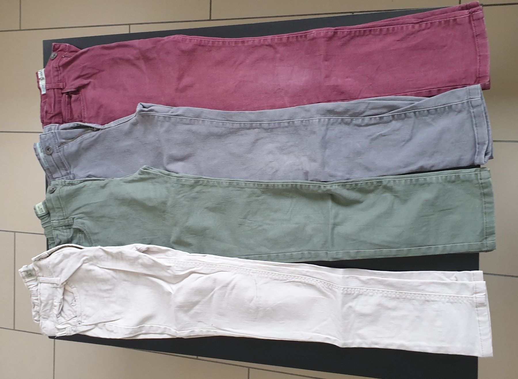 Lotti & Set di vestiti: Lot 4 pantalons garçons 152cm – Usato da St-Prex venduto da Allymcchou