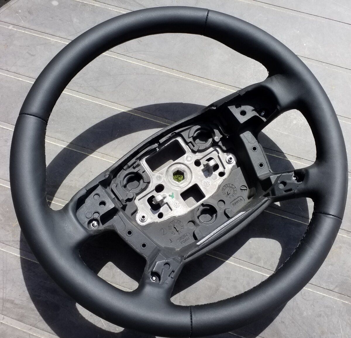 Ford Tutti pezzi di ricambio auto: NEU Lederlenkrad Ford SMax / Mondeo – Nuovo (secondo la descrizione) da Auw venduto da Neo_z2rq 1
