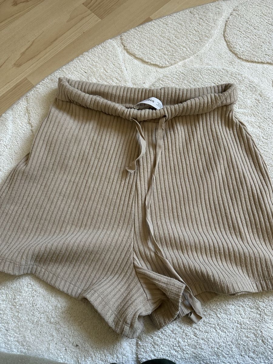 Mango Pantaloni: kurze Stoffhose – Usato da Basel venduto da ronjalg