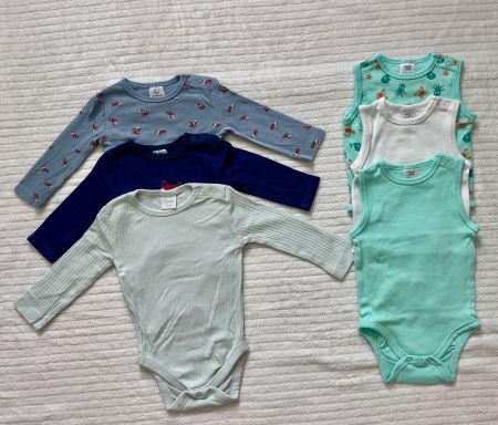 6x Baby Body Gr. 62/68 – langarm & ärmellos