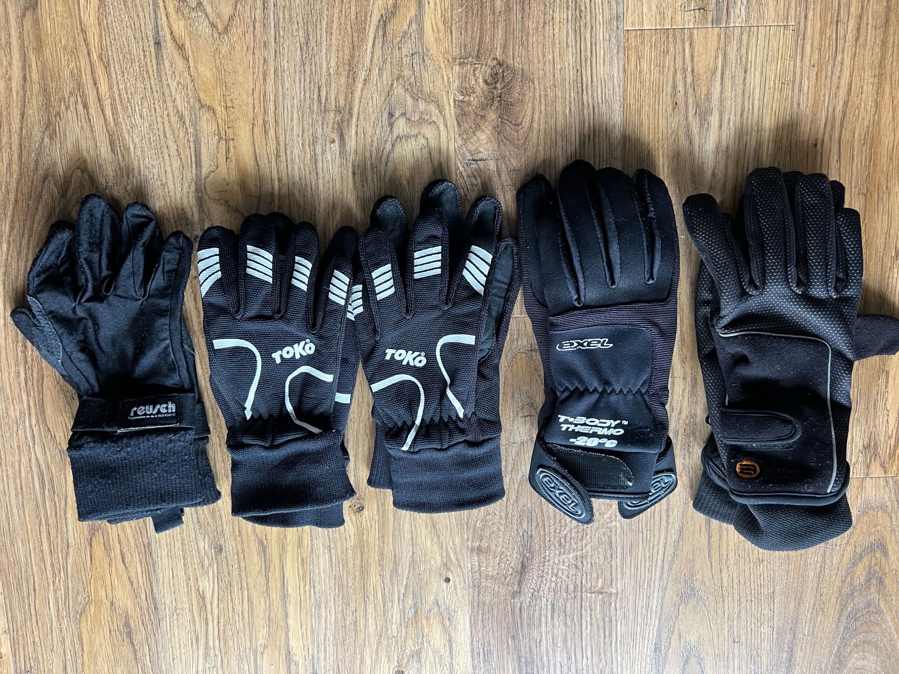 Guanti & manicotti: Handschuhe für Jugendliche – Usato da Pragg-Jenaz venduto da Gigolo60