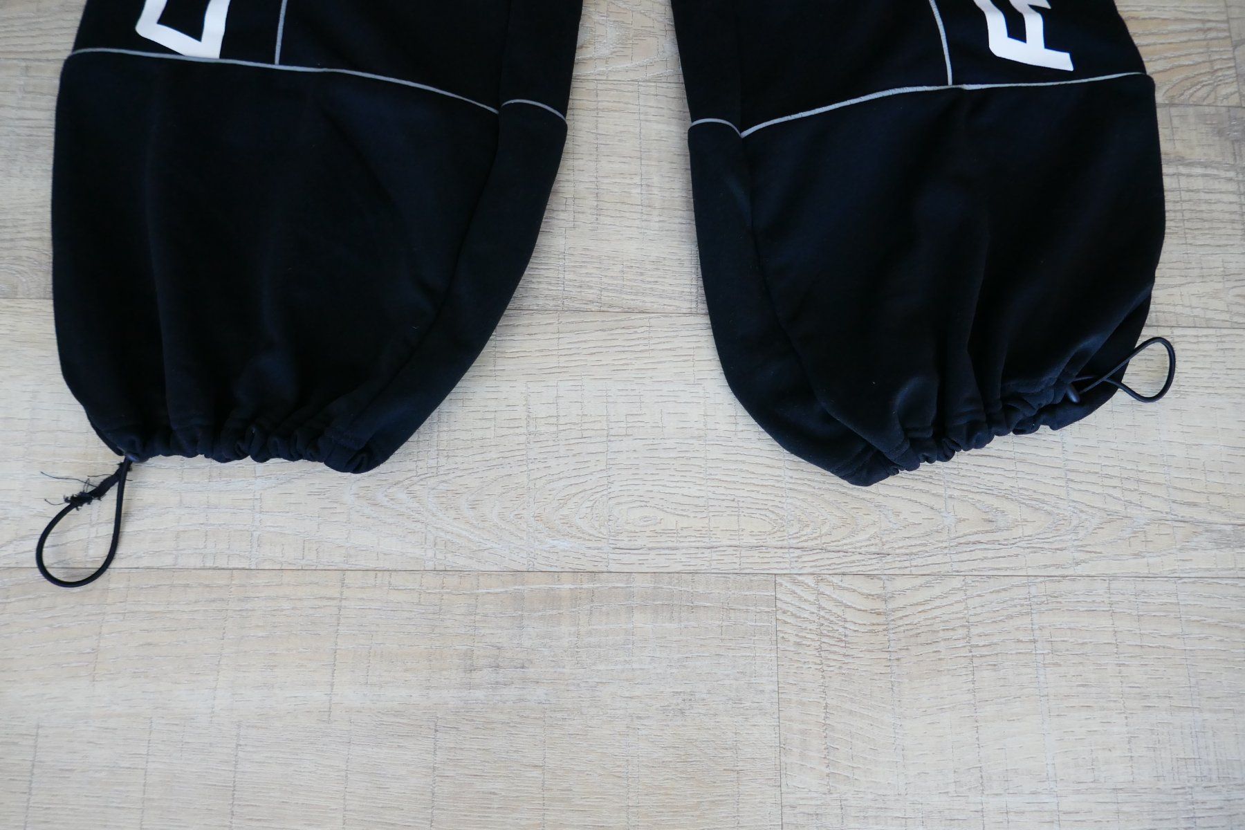 Shein Pantaloni: Hose, Trainerhose, Freizeithose von SHEIN, schwarz, Gr. S – Usato da Port venduto da uzuku 1