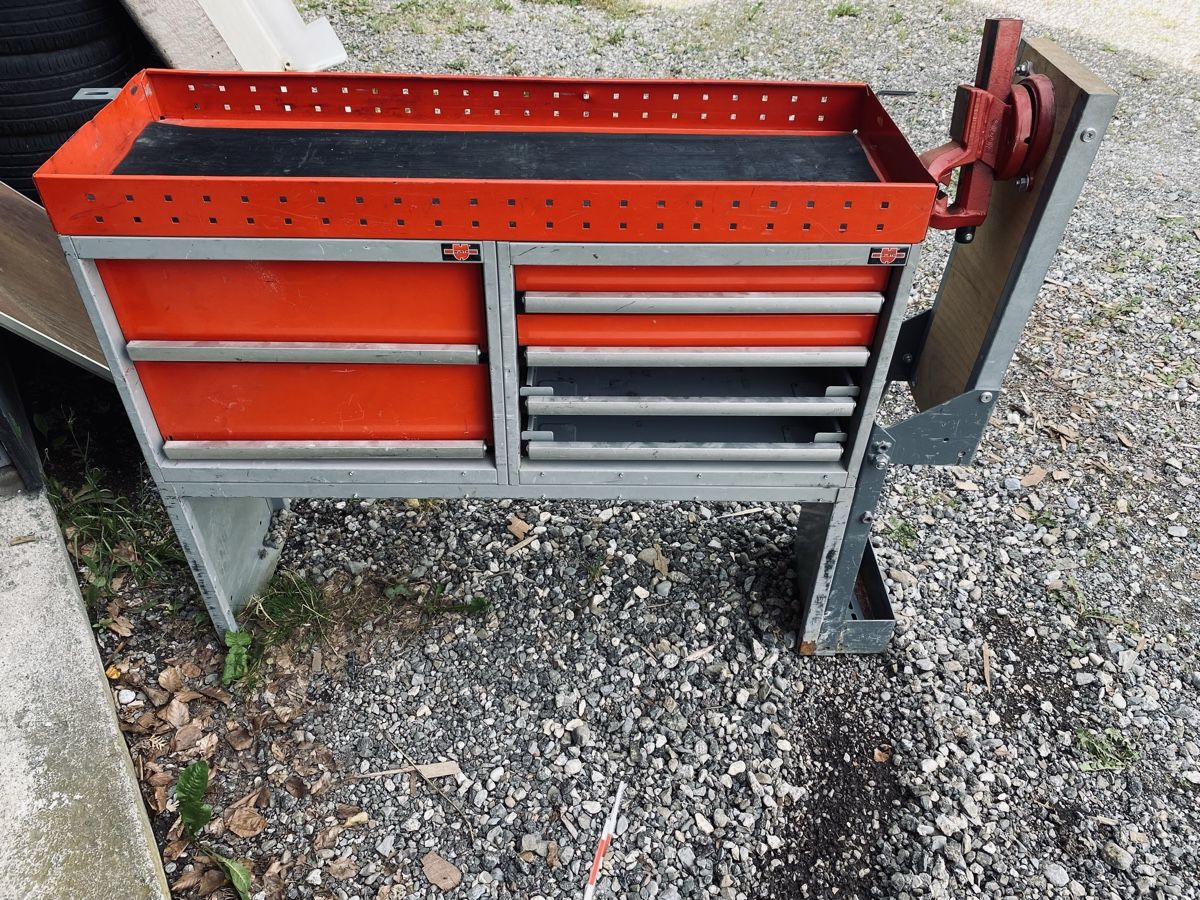 Würth Tutti gli attrezzi: Atelier pour bus : Établi Wurth robuste avec étau intégré – Usato da La Roche FR venduto da Pouchta_yqk9