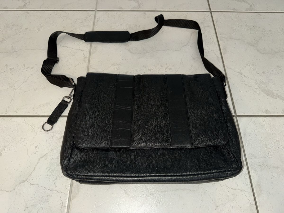 Koffer & Taschen: Umhängetasche / Aktentasche von Manor – Gebraucht aus Gossau ZH von Shaolin
