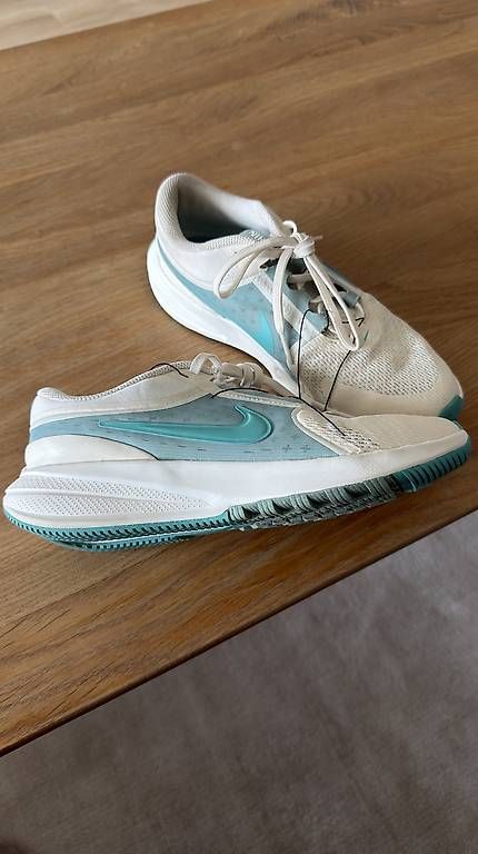 Scarpe da donna: Nike Laufschuhe Gr. 36.5 – Usato da Cham venduto da deltoro84 1