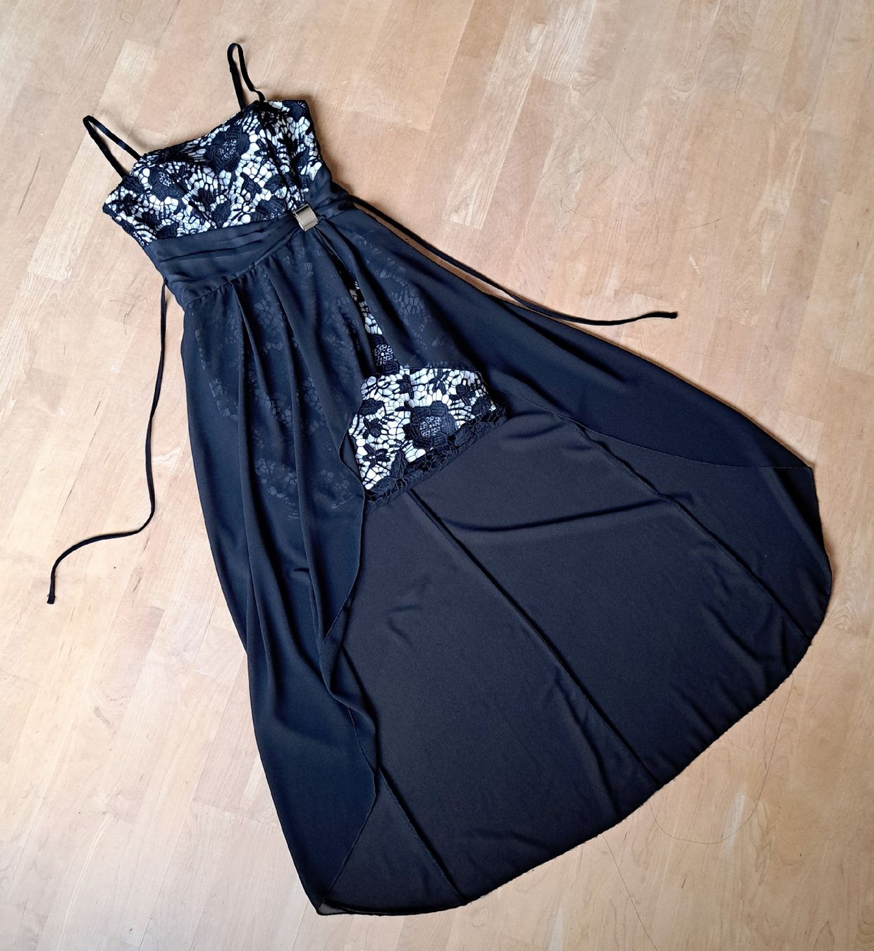 Vestiti: Abendkleid Rinascimento Gr S – Usato da Wangs venduto da Soda_95 1