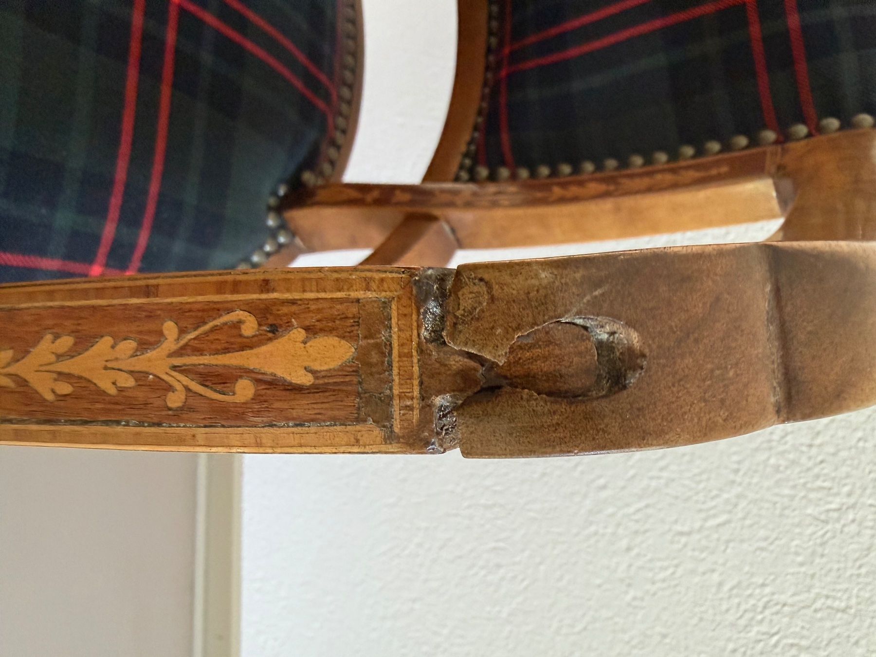 Sedie: Neobarocker Polsterstuhl mit schottischem Tartan – Usato da Luzern venduto da Mamutpe 3