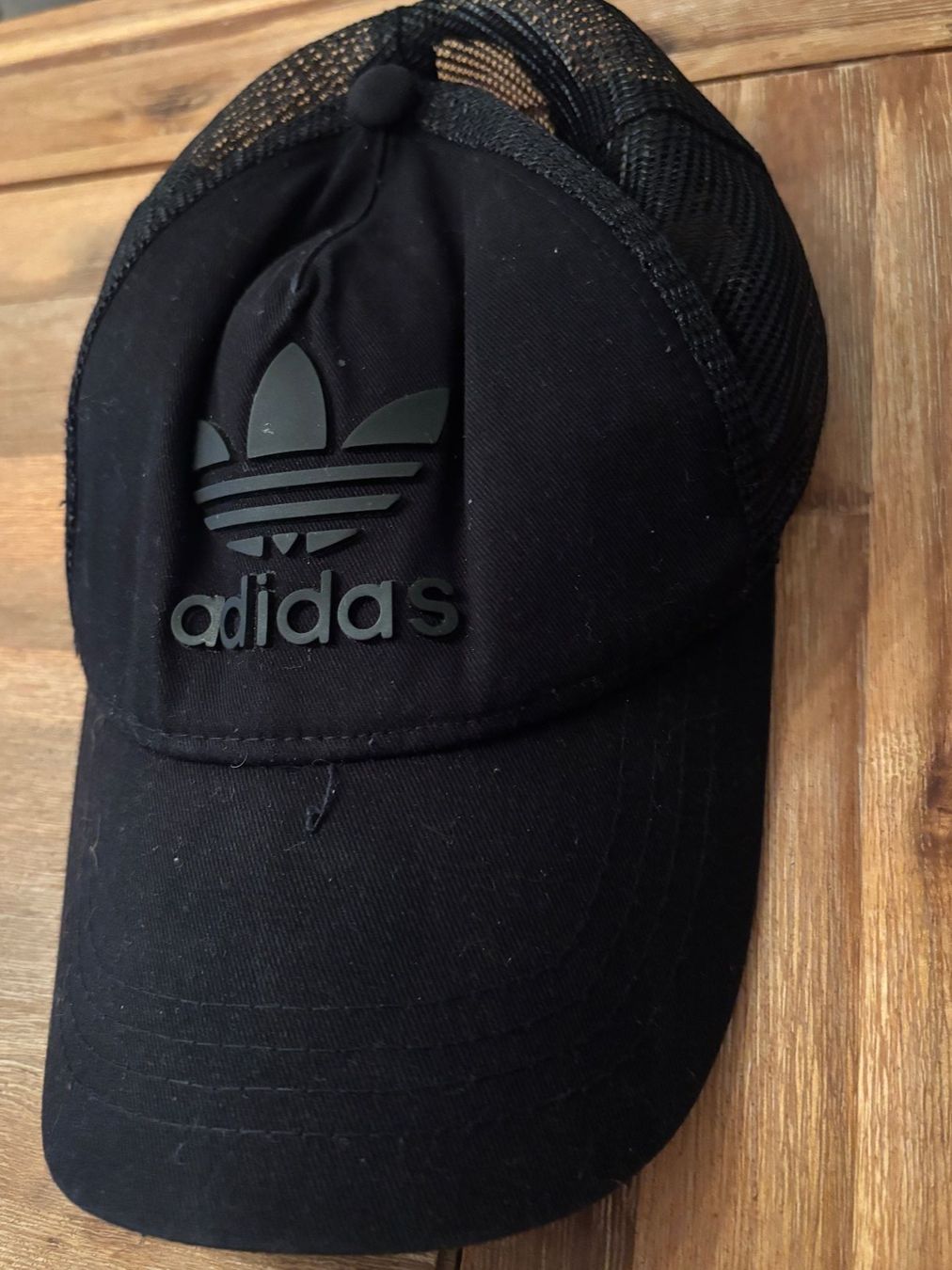 Altro in  Abbigliamento & Accessori: adidas Cape schwarz – Usato da Wallisellen venduto da AS.TZ.