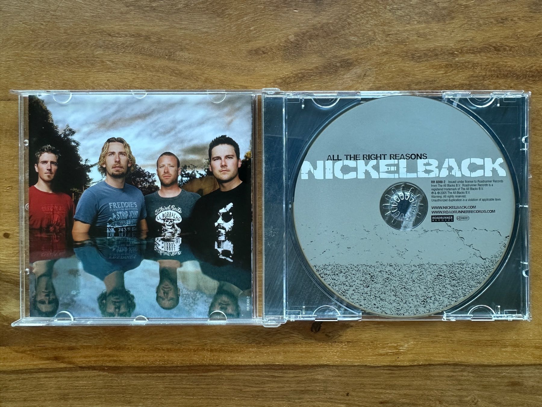 CD: Nickelback - All The Right Reasons CD – Usato da Horgen venduto da flyingpenguin2000 1