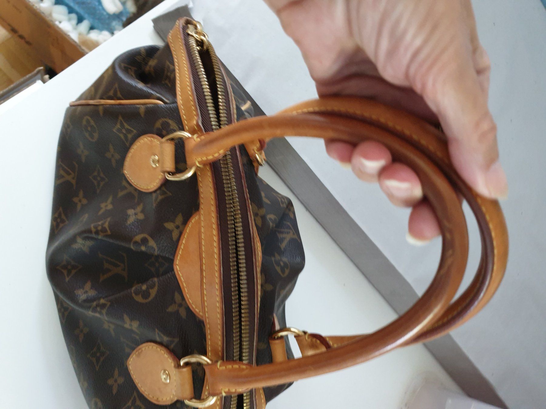 Louis Vuitton Taschen für Damen: Louis Vuitton Tivoli Tasche – Gebraucht aus Bottmingen von sandy_2 3