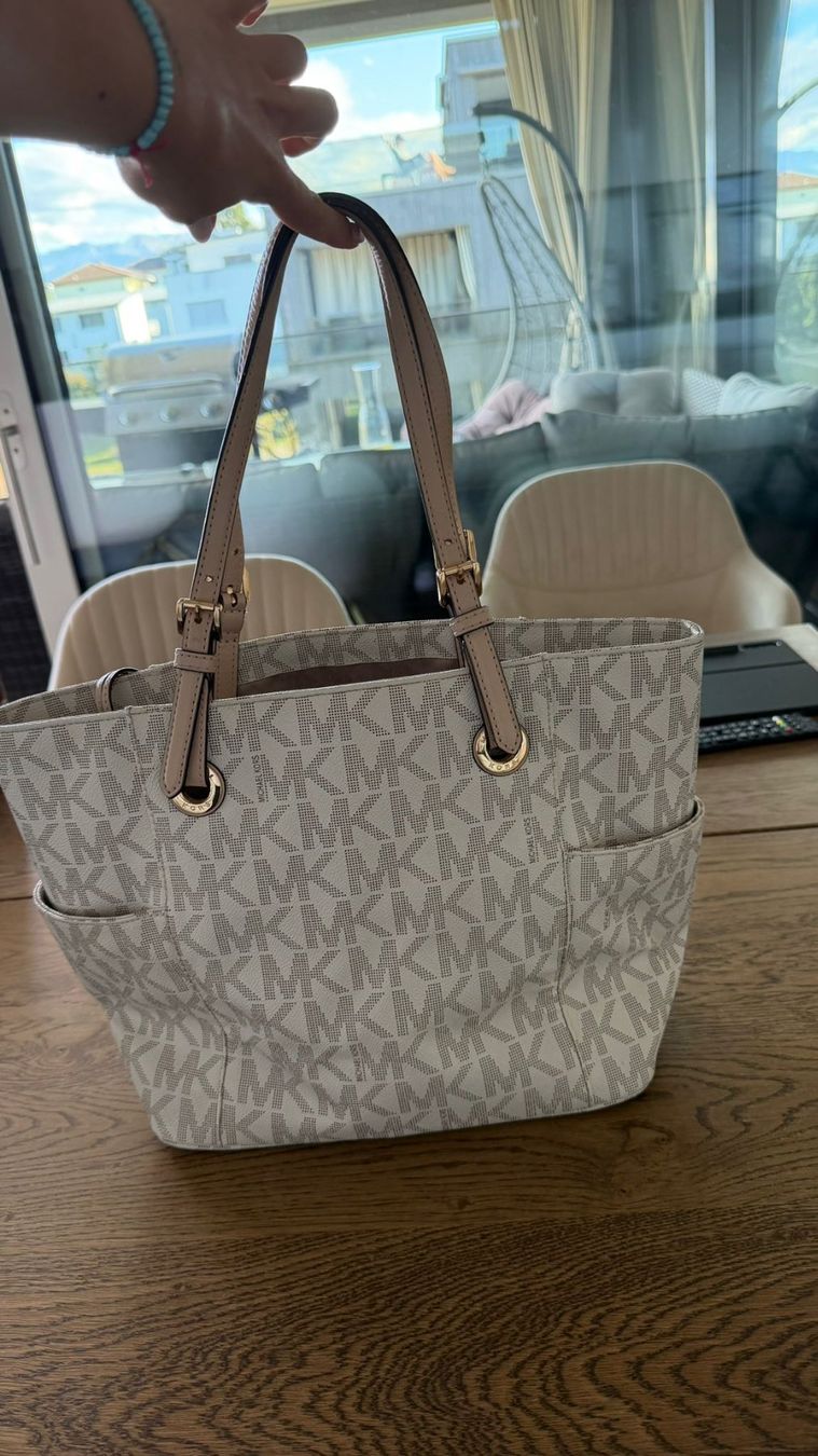 Michael Kors Borse da donna: Michael Kors Handtasche weiss monogramm – Usato da Schmitten FR venduto da PA17 1