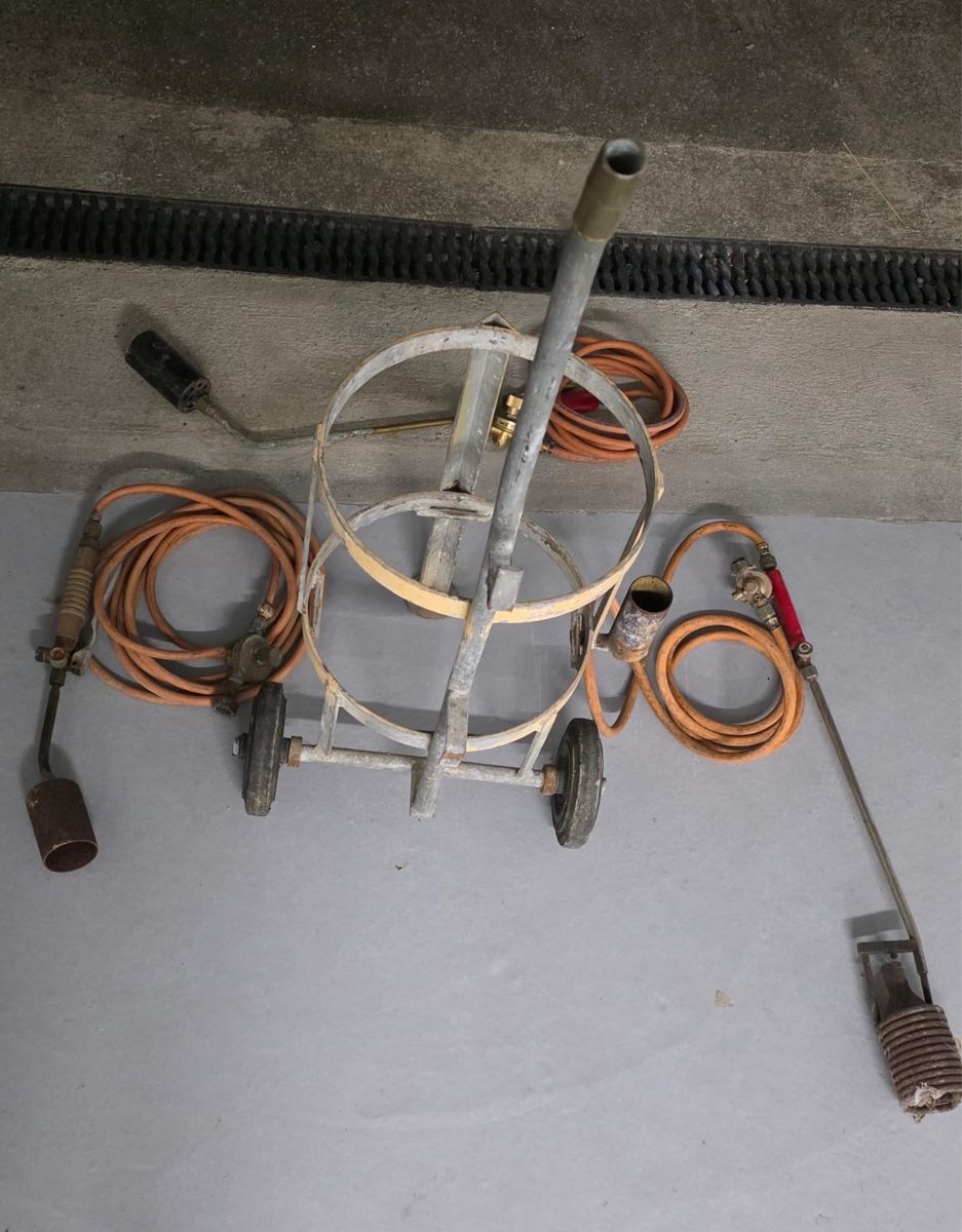 Tutti gli attrezzi: Gaswagen mit 3 Brenner  – Usato da Balsthal venduto da Danu4710 1
