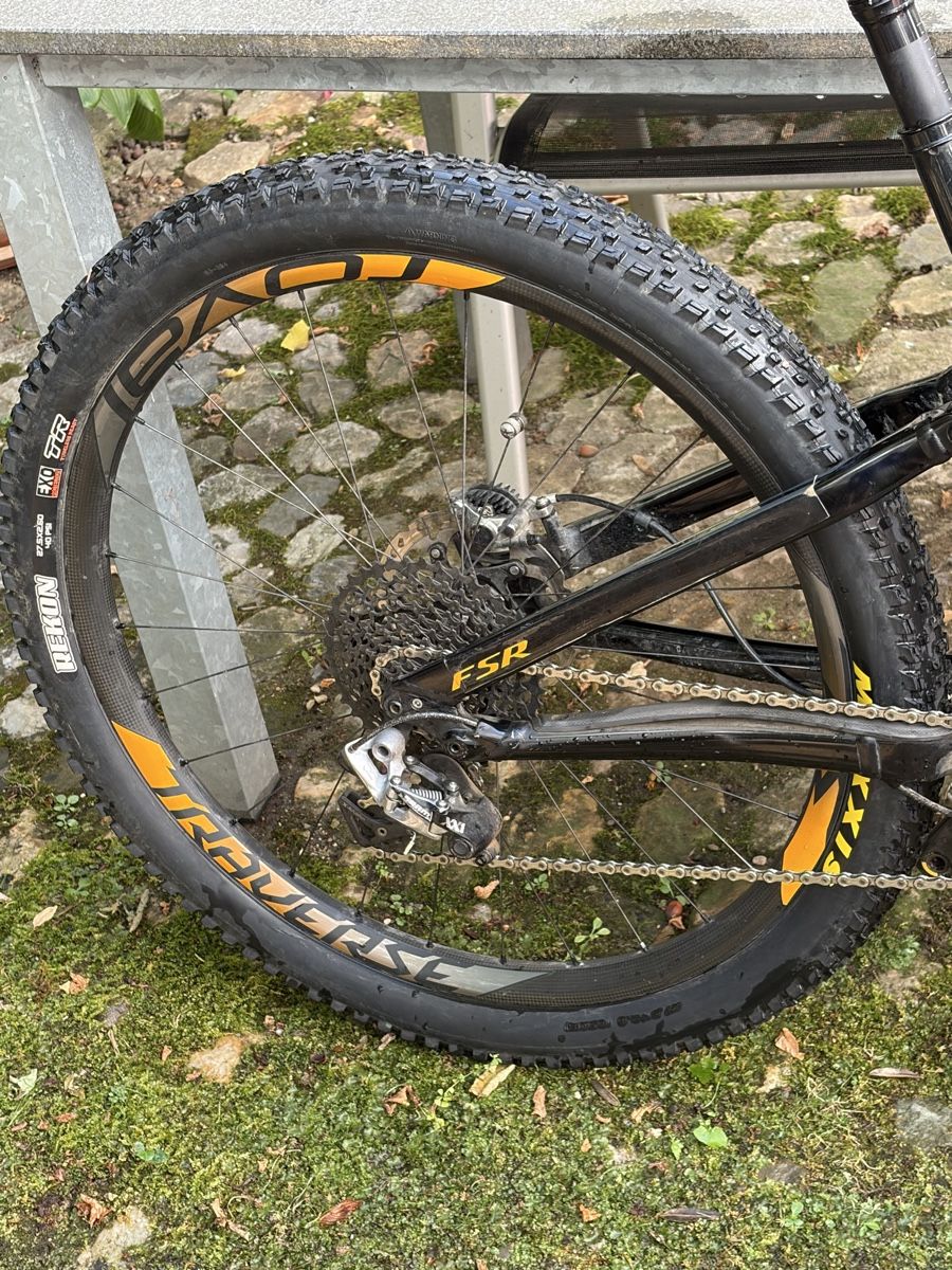 Specialized Velos: VTT Specialized Stumpjumper S-Works Full Carbon M – Gebraucht aus Basel von jul_m66m 3