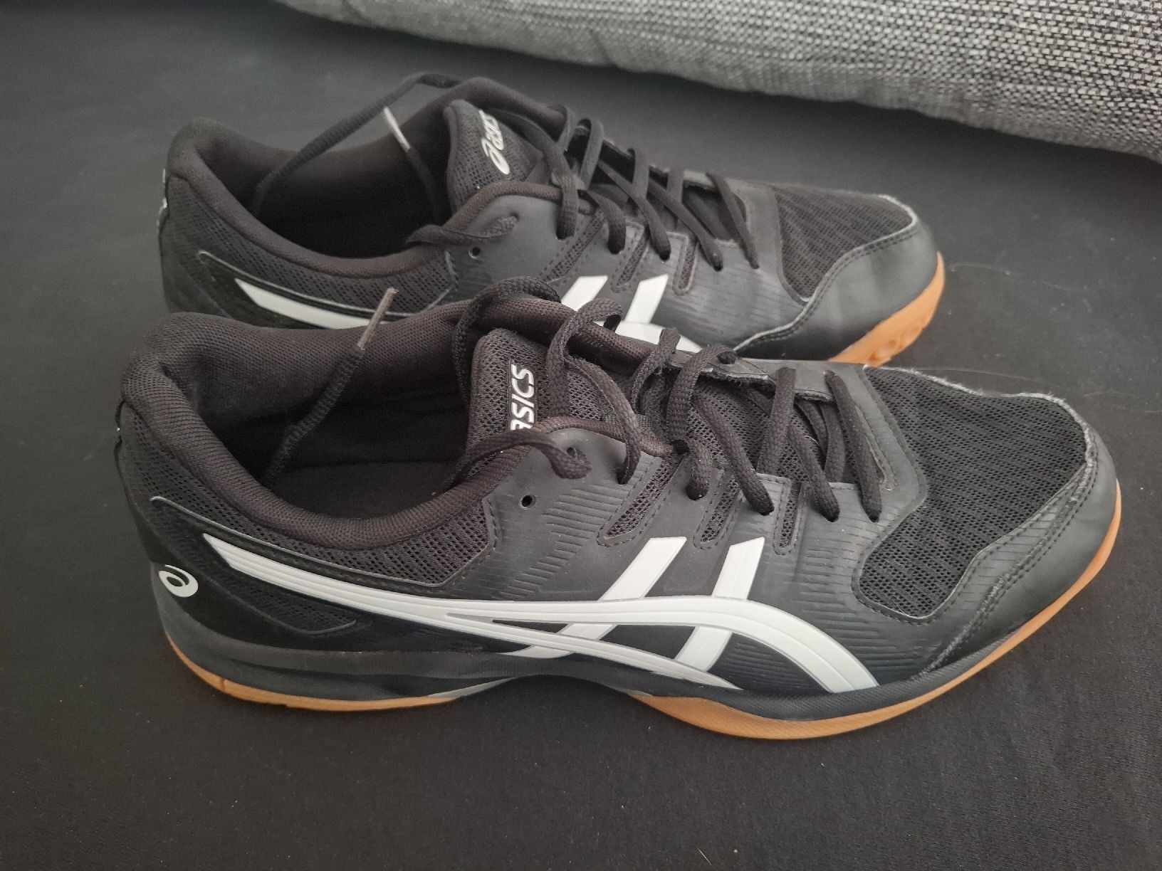 Asics Chaussures hommes: Asics Hallenschuhe – D'occasion à Wangen SZ par Mschatz
