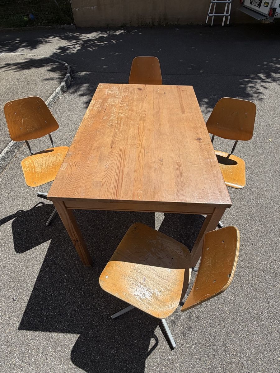 Set de table et chaises: Holztischisch mit 4 Embru Stühle gebraucht – D'occasion à dietikon par fernando011 2