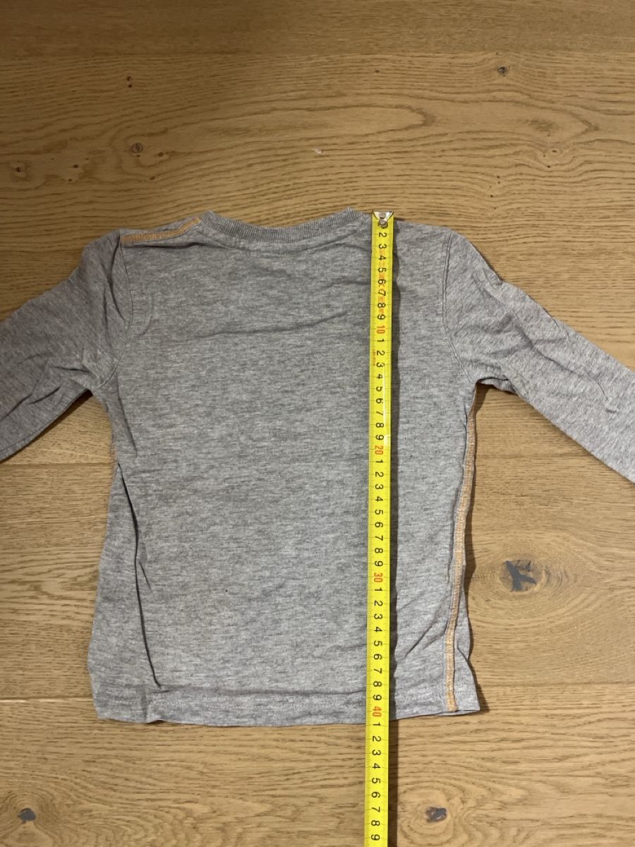 Hemden, T-Shirts & Polos: Langarmshirt, Grau mit Bagger Motiv, Gr. 98/104 – Gebraucht aus Oensingen von katepe 3