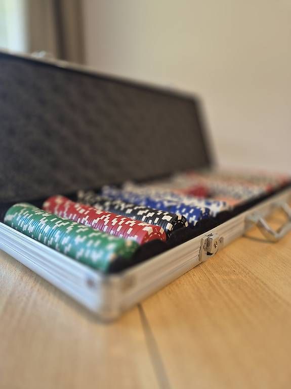 Giochi: Pokerset im Aluminium Koffer – Usato da Winterthur venduto da CroNec 3