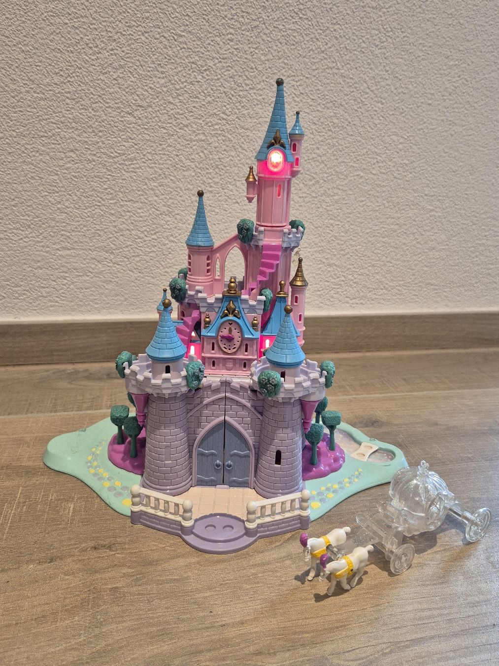 Polly Pocket Giocattoli: Polly Pocket Set mit Cinderella Schloss – Usato da Hörhausen venduto da mountain18 1