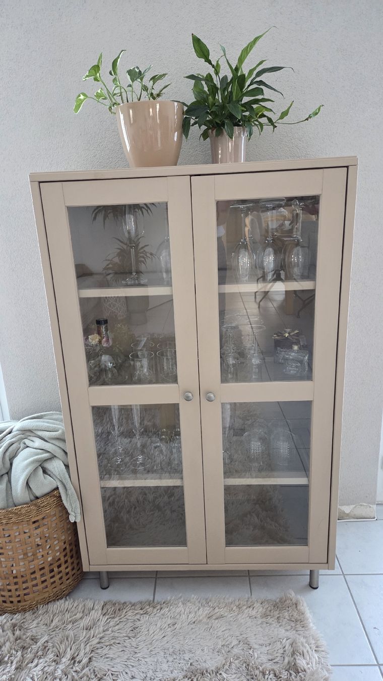 Ikea Commodes: TV-Möbel, Kommode und Vitrine – D'occasion à Riet (Neftenbach) par Nkruemel 1