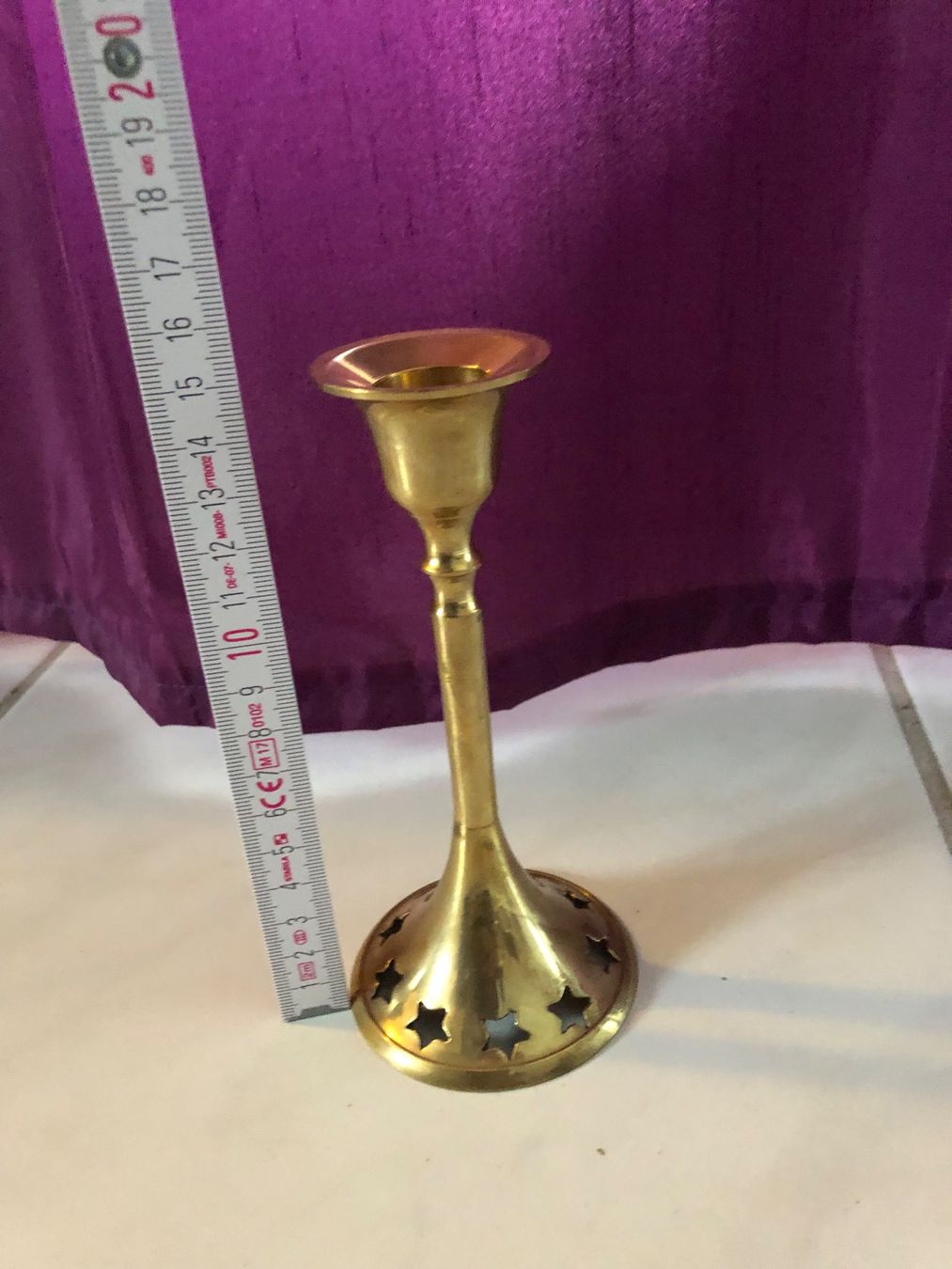 Portacandele: Messing Kerzenständer mit Sternenmuster – Usato da Hittnau venduto da JD-OE 1