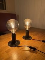 2 Tischlampen mit IKEA Globe-Leuchtmitteln