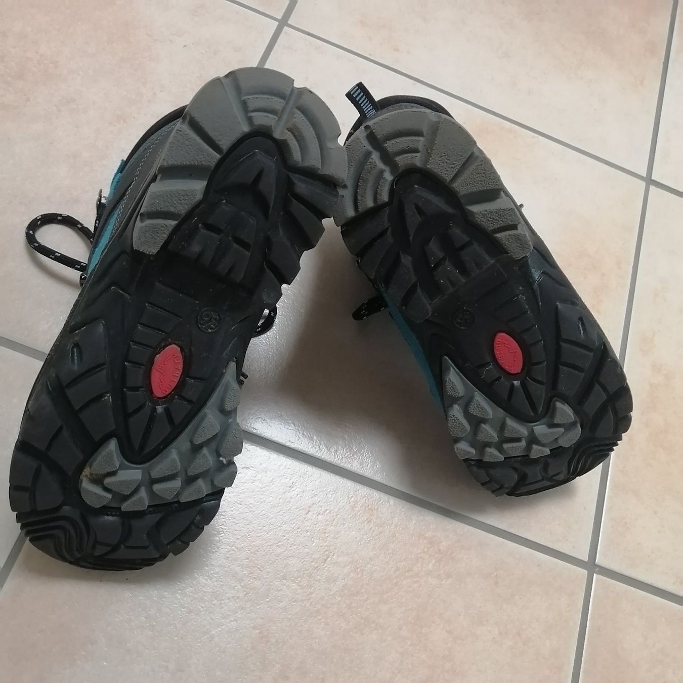 Schuhe für Jungen: Schuhe fest Gr. 34 – Gebraucht aus Henau von AXAA 3