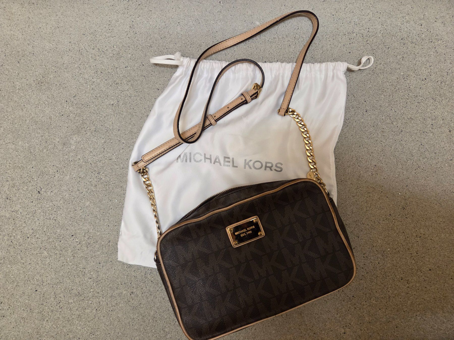 Michael Kors Borse da donna: MICHAEL KORS Tasche mit Portemonnaie – Usato da Emmen venduto da GrabandGo 1