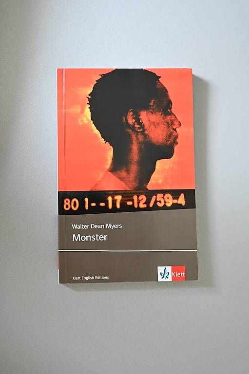 Bücher: Walter Dean Myers - Monster – Gebraucht aus Laupersdorf von noah.bruttel