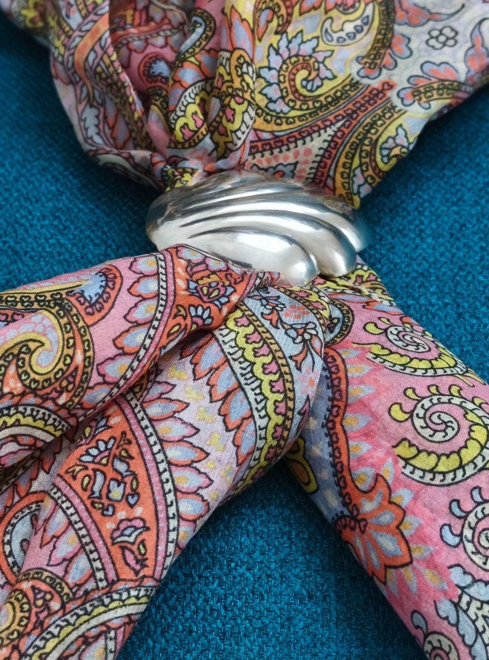 Broschen & Nadeln: Vintage Tuch - Brosche in Muschelform, versilbert – Gebraucht aus Zürich von Tanteemma369 9