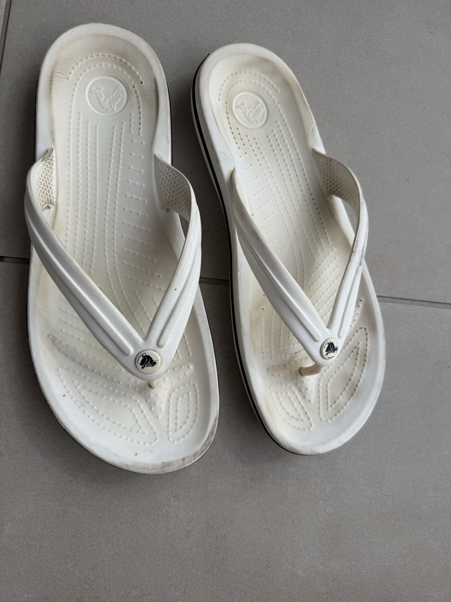 Crocs Scarpe da uomo: Crocs Zehentrenner Flip Flops weiss – Usato da Recherswil venduto da Noname1 1