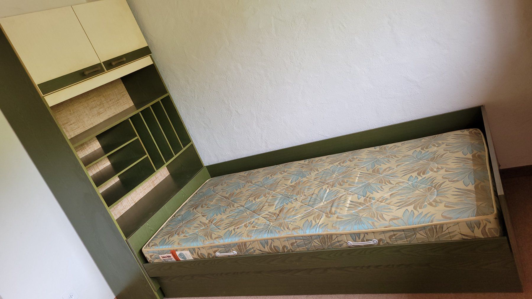 Armadi: Modulares Schrankwand-System: Schrankwand + Schrank + Bett – Usato da Braunau venduto da rol_87rc 4