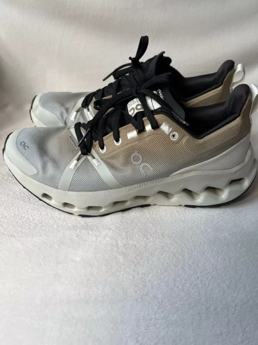 Herrenschuhe: On Cloudsurfer Trail Waterproof – Gebraucht aus Mörel von Emozia