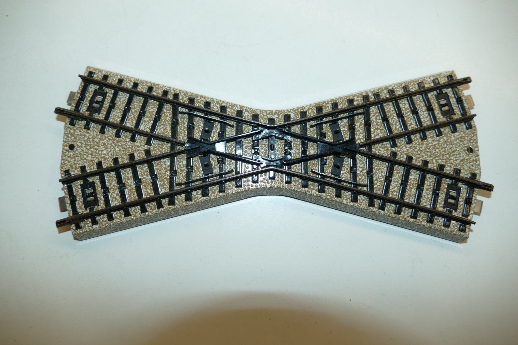 Märklin Modellini di ferrovie: Märklin H0: Kreuzung 193mm – Nuovo (secondo la descrizione) da Niederhasli venduto da rail-duerst