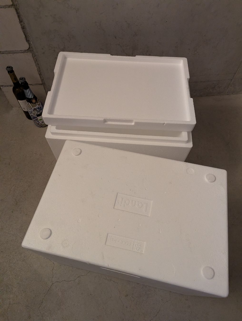 Kühlschränke & Kühlen: 2x Styroporbox Thermobox Isolierbox weiss – Gebraucht aus Basel von labaffe01