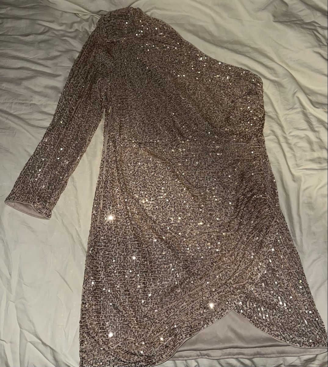 H&M Vestiti: Glitzerndes Partykleid mit einem Ärmel, Grösse XL – Nuovo (secondo la descrizione) da Köniz venduto da lar_m9xk