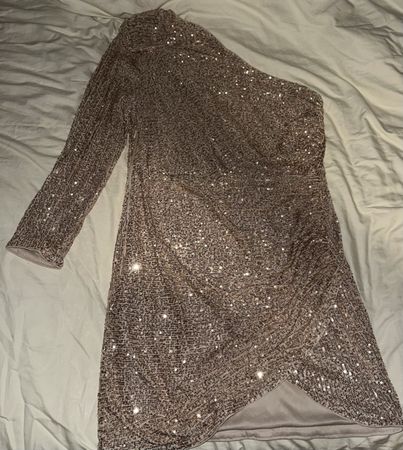 Glitzerndes Partykleid mit einem Ärmel, Grösse XL