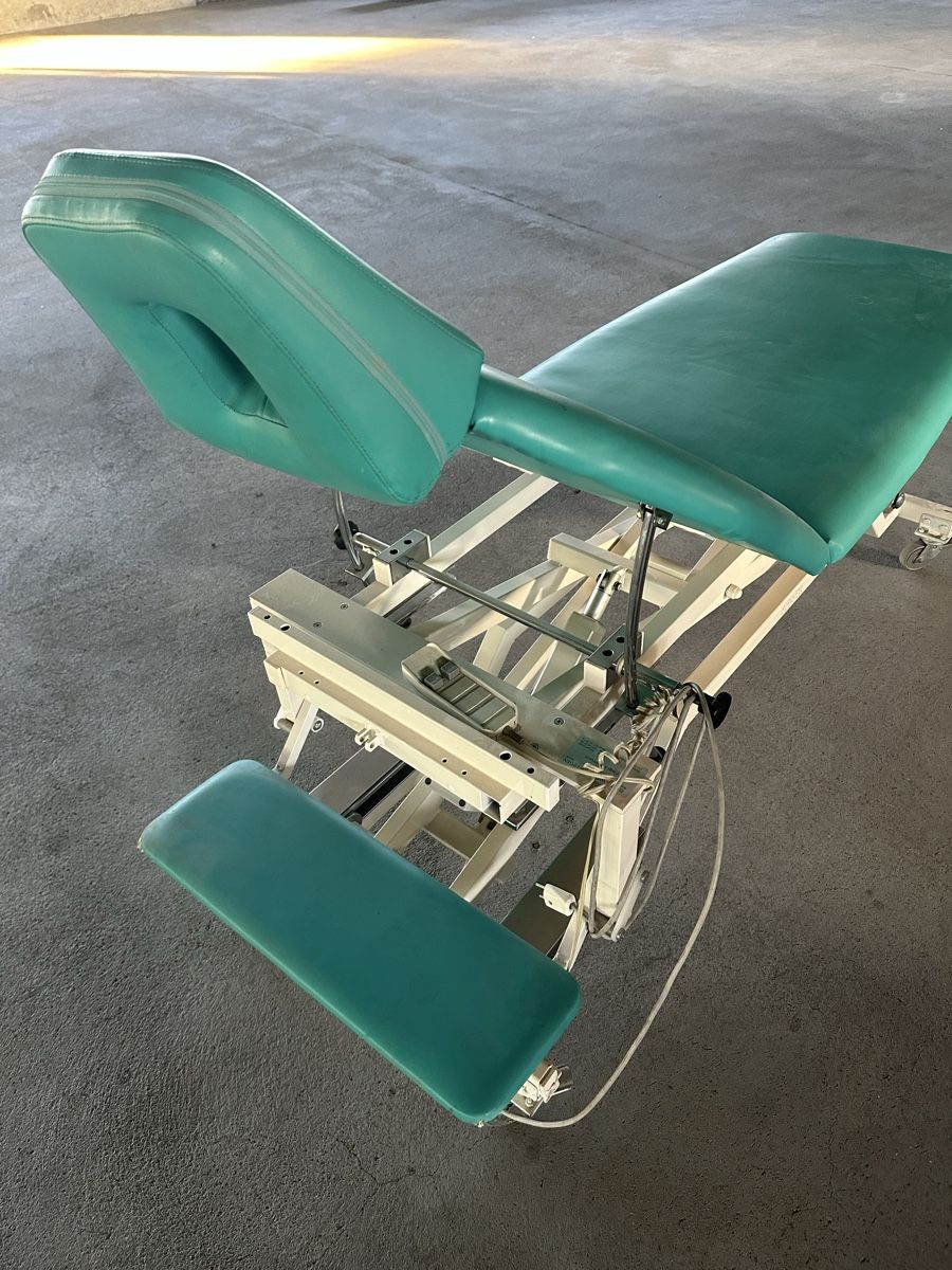 Liegen & Liegestühle: Gebrauchte Behandlungsliege, Massageliege, Top Zustand! – Gebraucht aus Belp von mar_k7cs 1