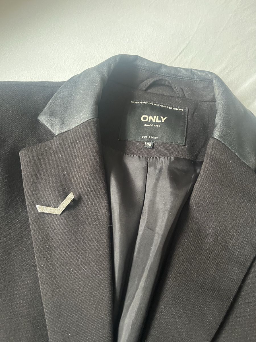 Only Vestes: Schwarzer Blazer ONLY Gr. 36 mit Kunst Lederdetails – D'occasion à Baden par Sandra148 3
