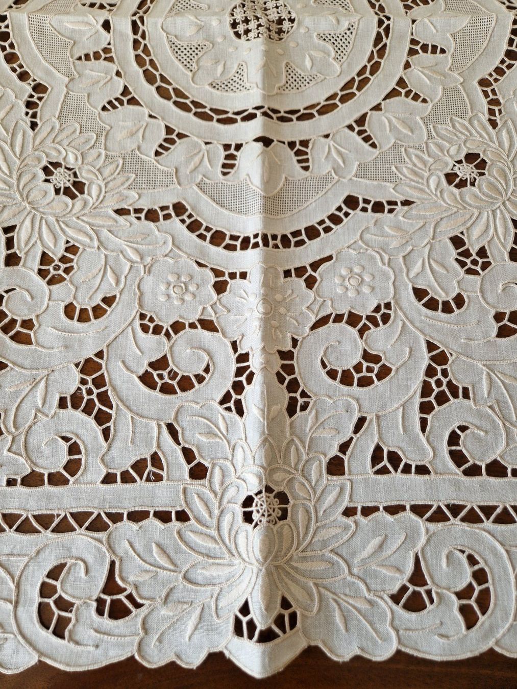 Altra biancheria da tavola: Wunderschöne Tischdecke, Handarbeit 85x83cm – Nuovo (secondo la descrizione) da Bern venduto da Antikbatik 8