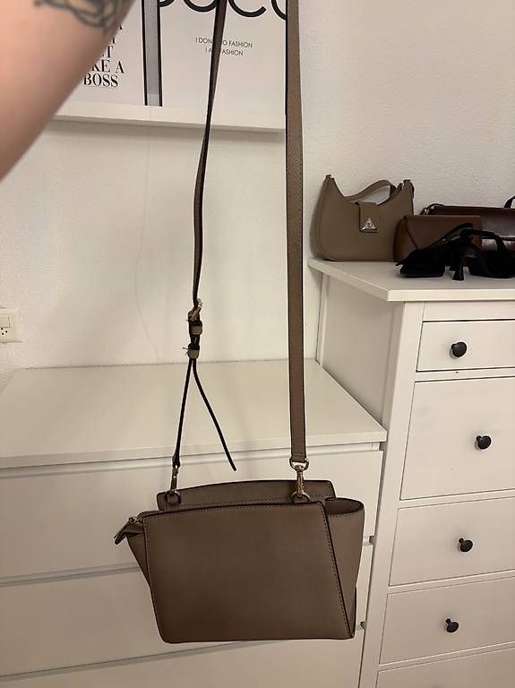 Taschen für Damen: Michael Kors Umhängetasche – Gebraucht aus Toffen von _celine.tra 2