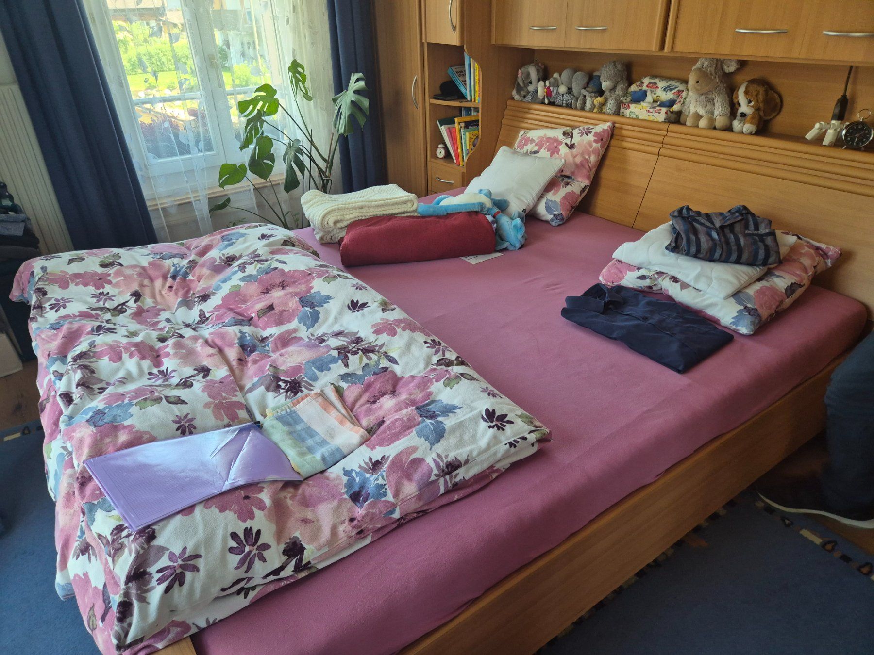 Betten: Schlafzimmermöbel, Schrank, Bett – Gebraucht aus Unterseen von Kau99 1