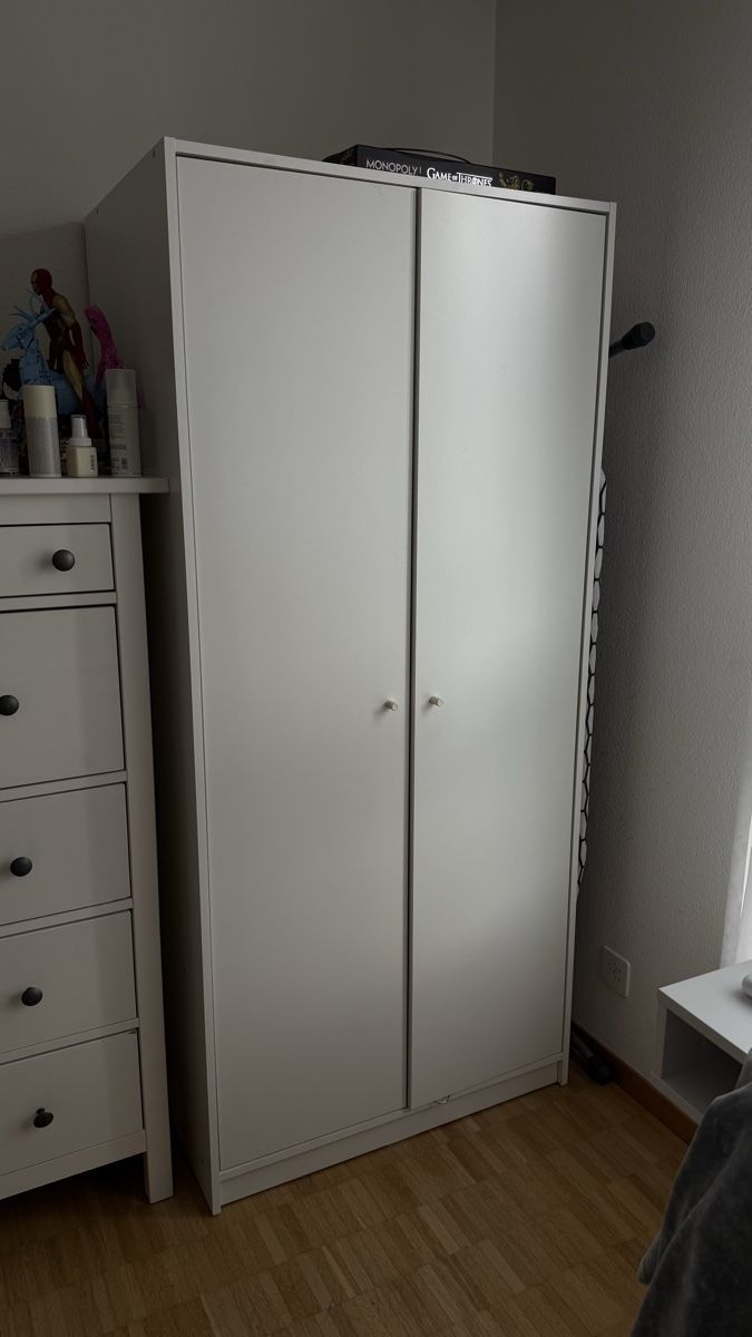 Ikea Guardaroba: White Wardrobe – Good Condition – Usato da Schwerzenbach venduto da ybo_q57q