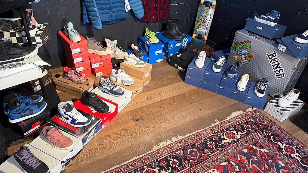 Scarpe da uomo: Sneaker Sammlung – Nuovo e nell'imballaggio originale da solothurn venduto da googWIL 2