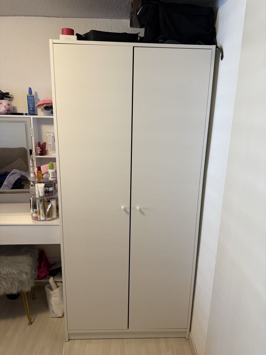 Armadietti a specchio: White Wardrobe Two Doors Good Condition 190x60x50cm – Usato da Baar venduto da luc_6ddm