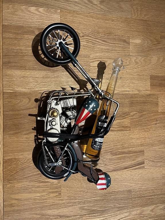 Tutte le decorazioni: Deko-Motorrad mit Whiskyflasche  – Usato da Münsingen venduto da Poili-9