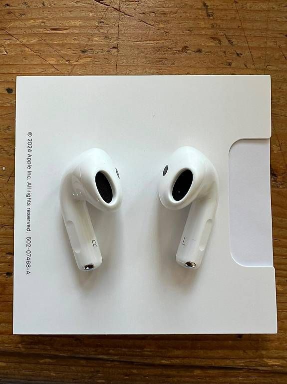 Kopfhörer: AirPods 4 with active noise cancellation – Neu und originalverpackt aus Port von yaenu36